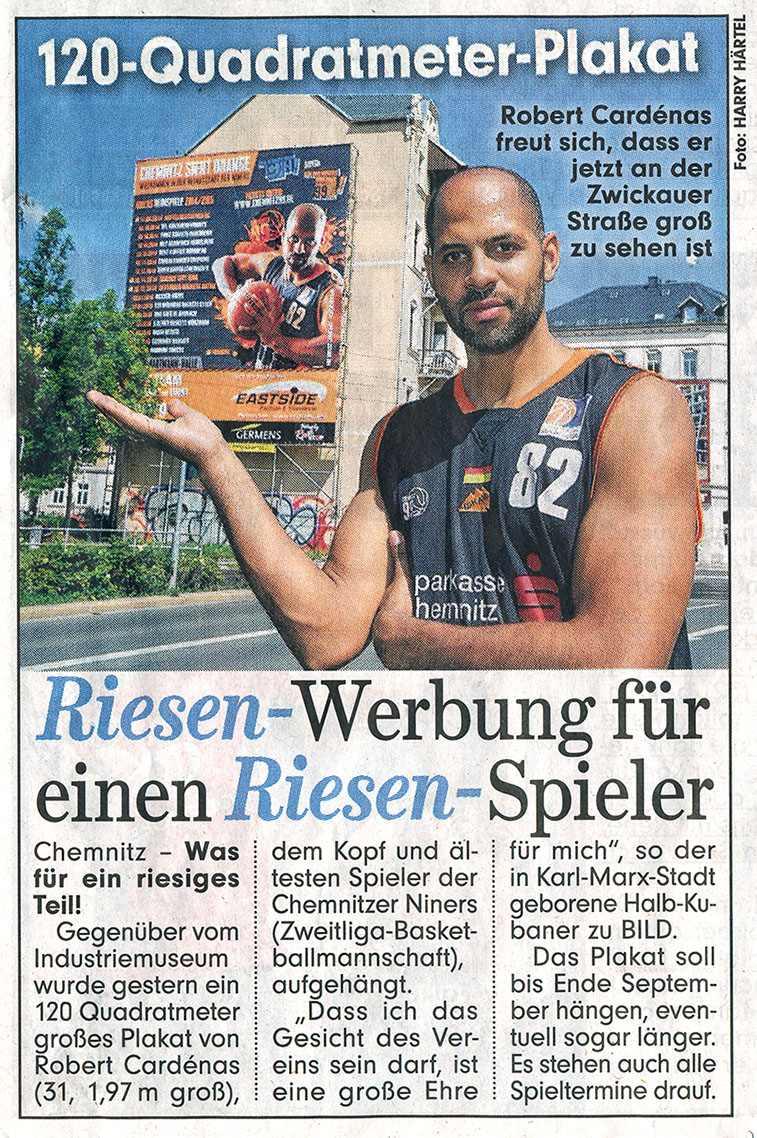 Die Bildzeitung schreibt über das Moxxo Riesenposter des Niner-Basketballspielers Robert Cardenas.